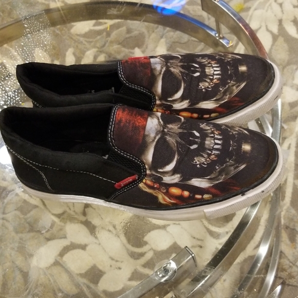 Size 8 striking skull loafers by Today - Picture 5 of 7